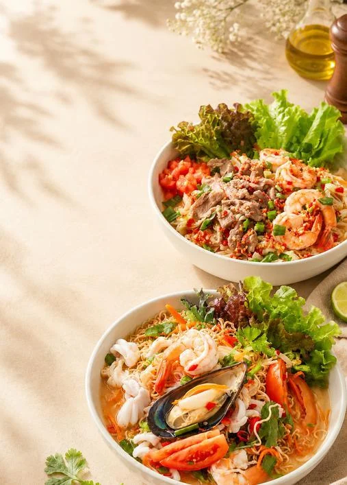 Salads & spicy salads from the café's menu
